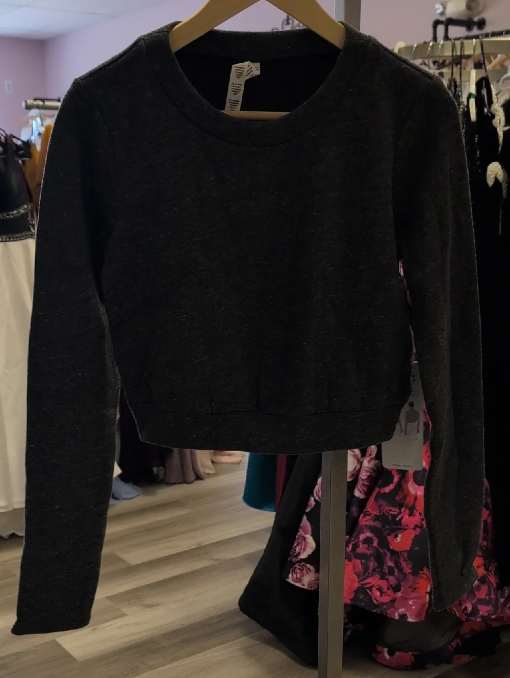 ALO Yoga Dark Gray Cropped Sweatshirt - Picture 1 of 6